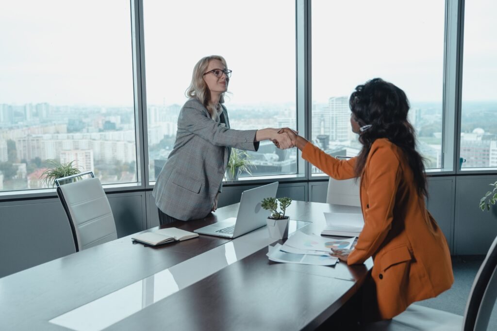Tecnologia e Mulher: Como as Ferramentas Digitais Transformam a Vida e o Trabalho