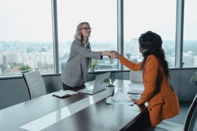 Tecnologia e Mulher: Como as Ferramentas Digitais Transformam a Vida e o Trabalho